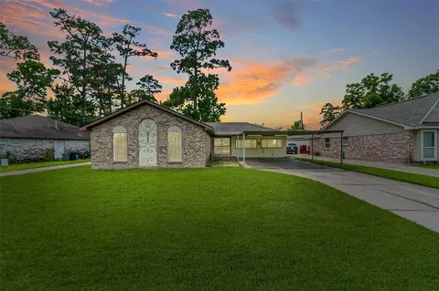 7903 Parkglen Dr, Houston, TX 77049