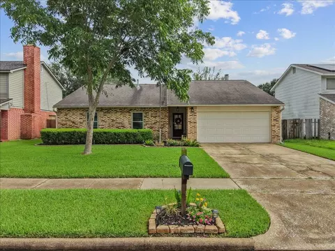 5413 Rock Springs Dr, La Porte, TX 77571