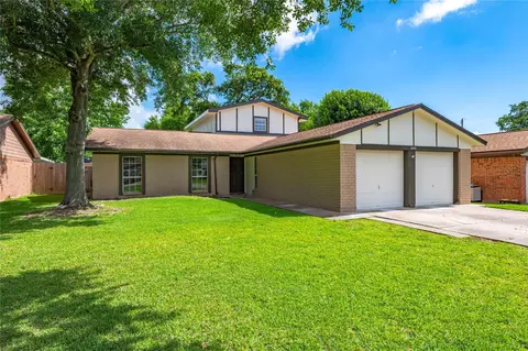 2402 21st Ave N, Texas City, TX 77590