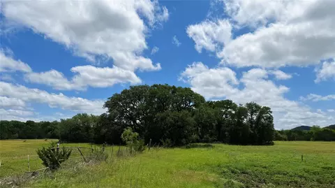479 Oakridge Ln, Pipe Creek, TX 78063
