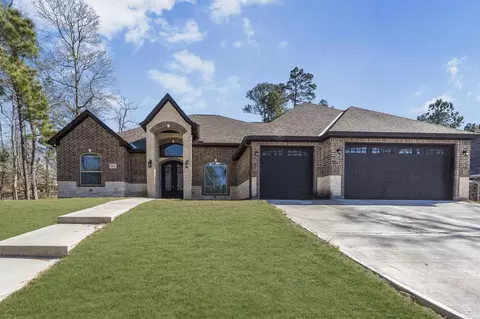2172 Greentree Dr, Huntsville, TX 77340