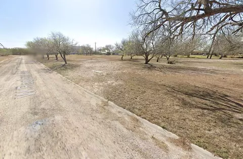 409 W Ragland Ave, Kingsville, TX 78363