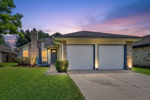 3311 S Briar Knoll Dr, Houston, TX 77082
