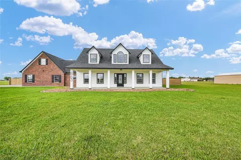 863 Bunkhouse Trl, Angleton, TX 77515