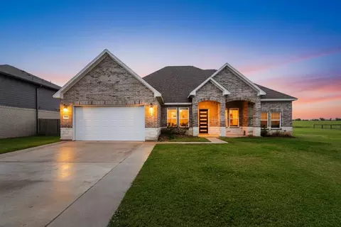 2040 Twin Lakes Blvd, West Columbia, TX 77486