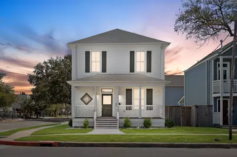 902 9th St, Galveston, TX 77550