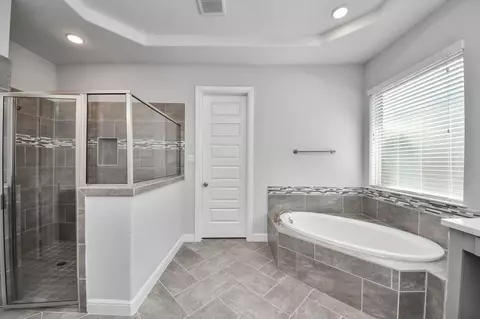 Bath - 4035 Ashland Woods Dr, Spring, TX 77386 photo 3 of 6