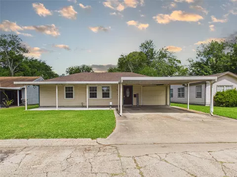505 S Circle Dr, Baytown, TX 77520