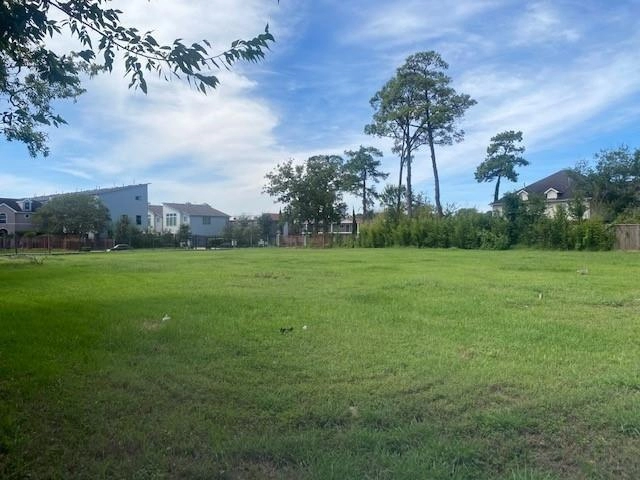 3221 N Macgregor Way  