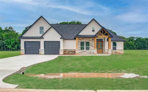 931 Chuckwagon Trl, Angleton, TX 77515 photo 1
