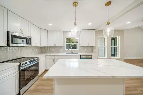 717 Clayton St, Tomball, TX 77375
