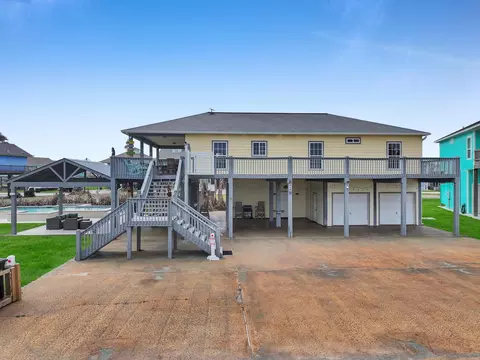 959 Tidelands Dr, Port Bolivar, TX 77650