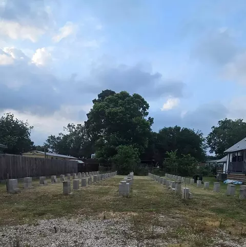 2710 Sledge St, Waller, TX 77484