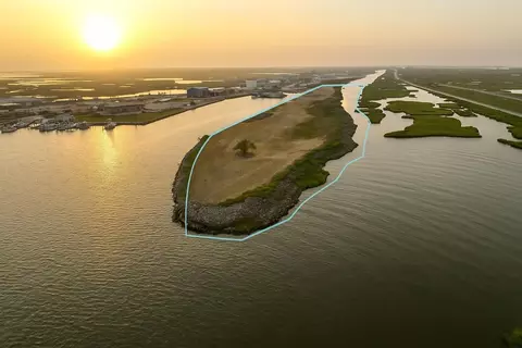 1228 N Redfish St, Crystal Beach, TX 77650