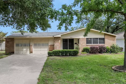 9526 Vogue Ln, Houston, TX 77080