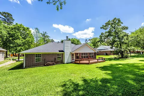 1916 Greentree Dr, Huntsville, TX 77340