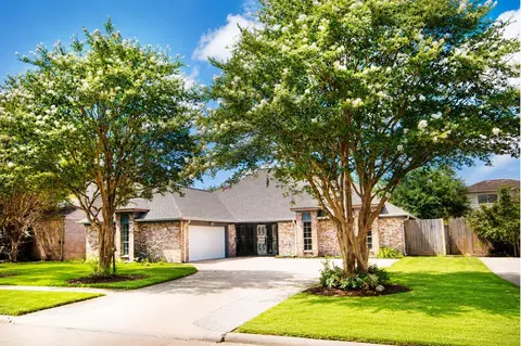 10710 Sandy Shoals Dr, Houston, TX 77071