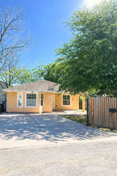 8420 Denby St, Houston, TX 77012