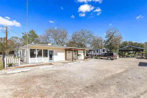 Exterior - 511 W Main St, Weimar, TX 78962 photo 1 of 4