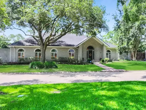 3 Bayou Bnd, Beaumont, TX 77706