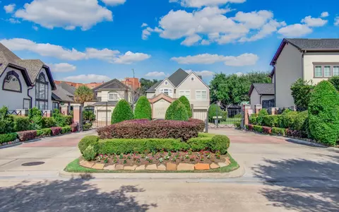 13514 Broadmeadow Ln, Houston, TX 77077