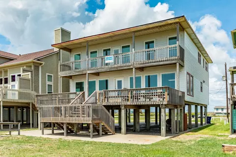 2402 Bluewater Hwy, Surfside Beach, TX 77541