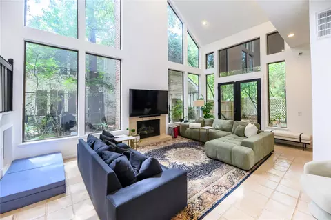 110 Sugarberry Cir, Houston, TX 77024