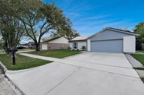 10203 Hollow Canyon Dr, Sugar Land, TX 77498