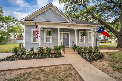 1300 7th St, Rosenberg, TX 77471