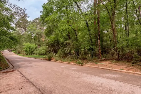 277 Broadmoor Dr, Huntsville, TX 77340