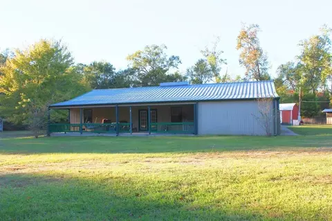 1493 Mollywood Rd, Zavalla, TX 75980