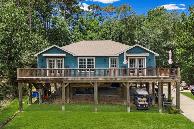 241 Whisperwood Dr, Onalaska, TX 77360