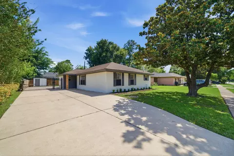 10423 Alcott Dr, Houston, TX 77043