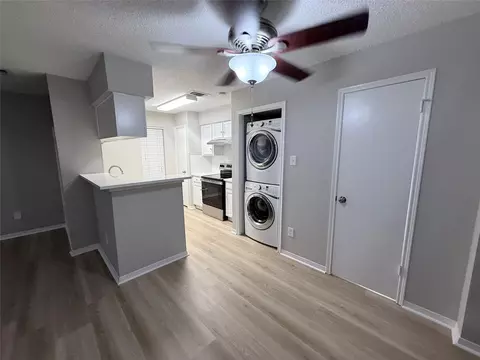 1515 Sandy Springs Rd #1102, Houston, TX 77042