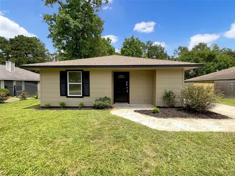 8898 E Buffalo Cir, Willis, TX 77378 photo 1