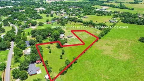 12 Manning Ln, Madisonville, TX 77864