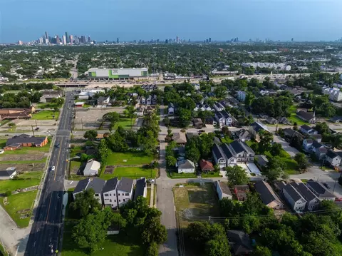 421 E 34th St, Houston, TX 77018
