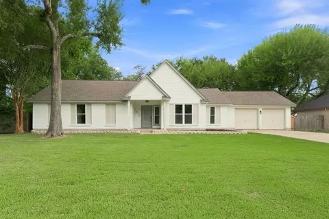 1512 Windsor Dr, Friendswood, TX 77546