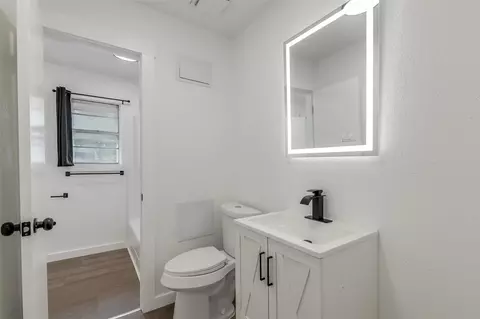 Bath - 310 Spring Ave, Shepherd, TX 77371 photo 2 of 2
