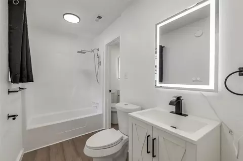 Bath - 310 Spring Ave, Shepherd, TX 77371 photo 1 of 2
