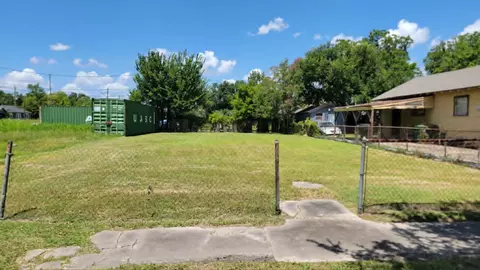 2437 Davis St, Houston, TX 77026