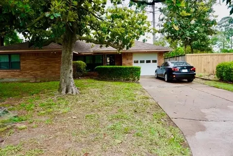 2211 Hialeah Dr, Houston, TX 77018