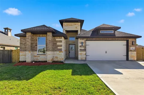 214 Manor Ave, Arcola, TX 77583