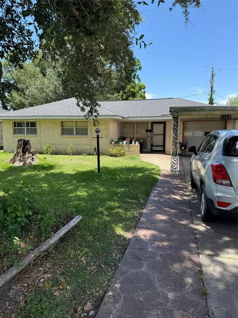 2705 Ammons St, Baytown, TX 77521