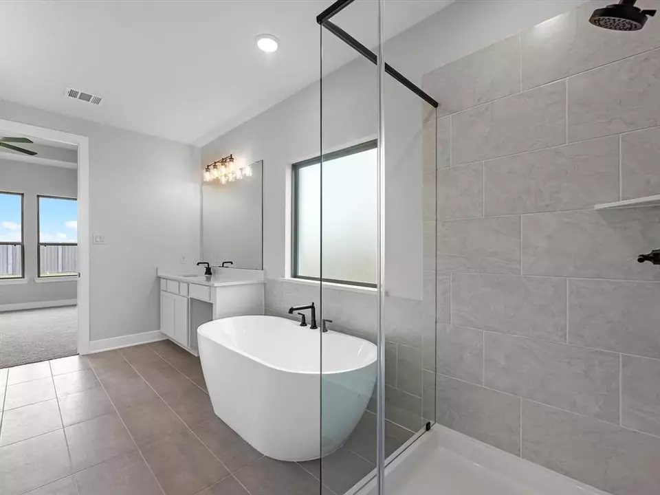 Bath - 26105 N Skylight Brook Cir, Montgomery, TX 77316 photo 2 of 3
