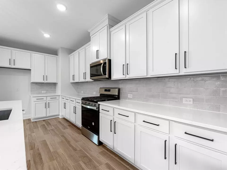 Kitchen - 26105 N Skylight Brook Cir, Montgomery, TX 77316 photo 2 of 4