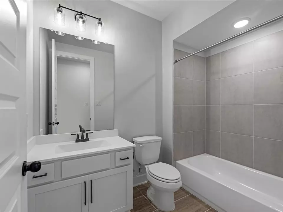 Bath - 26105 N Skylight Brook Cir, Montgomery, TX 77316 photo 3 of 3
