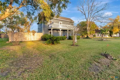411 S Washington St, El Campo, TX 77437