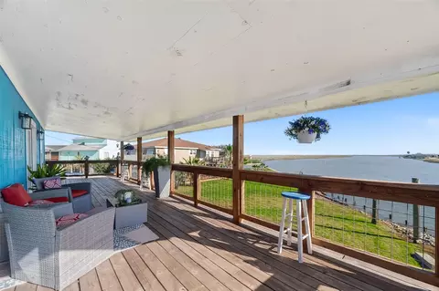 154 Poop Deck Ln, Freeport, TX 77541