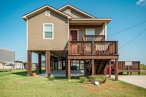 172 Curlew St, Sargent, TX 77414